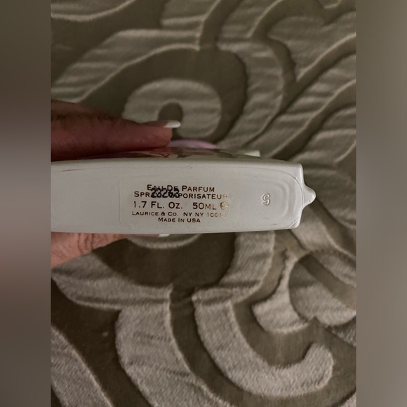 Bond No. 9 New York flowers Eau De Parfum - Picture 3 of 4